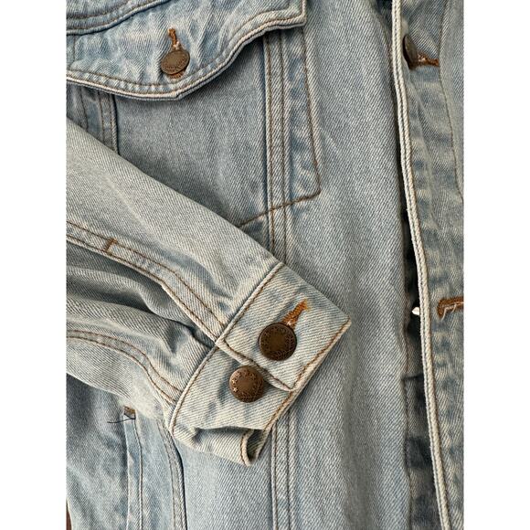 THE SOCIAL LIFE Light Wash Denim Jacket - Picture 4 of 5